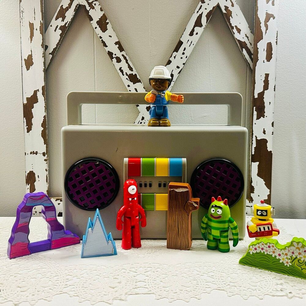 2013 YO GABBA GABBA Playset  Boombox Sound & Figures bundle